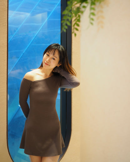 單邊斜肩連身裙