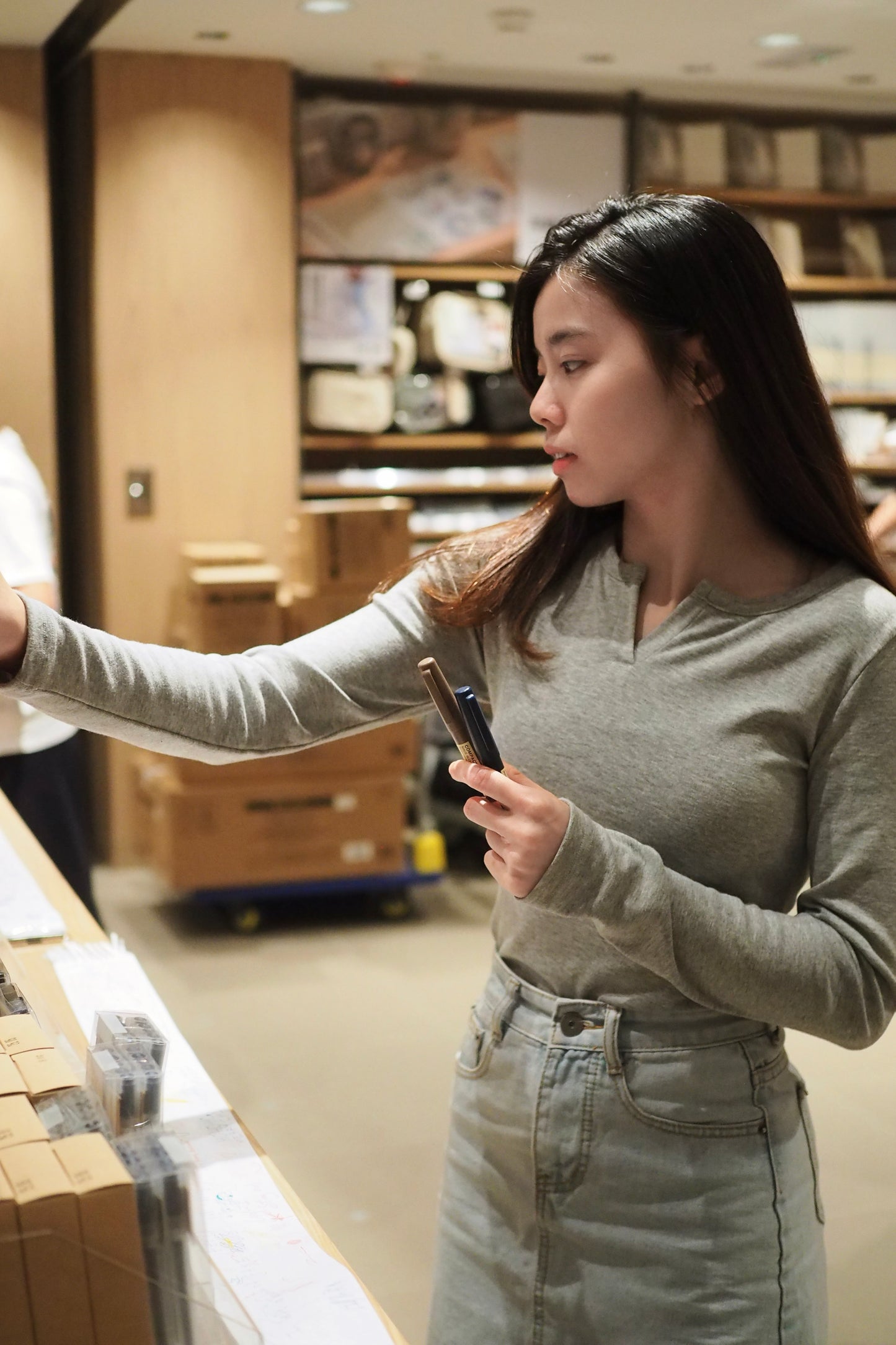 日常純色小V領長袖T[包色之選!]