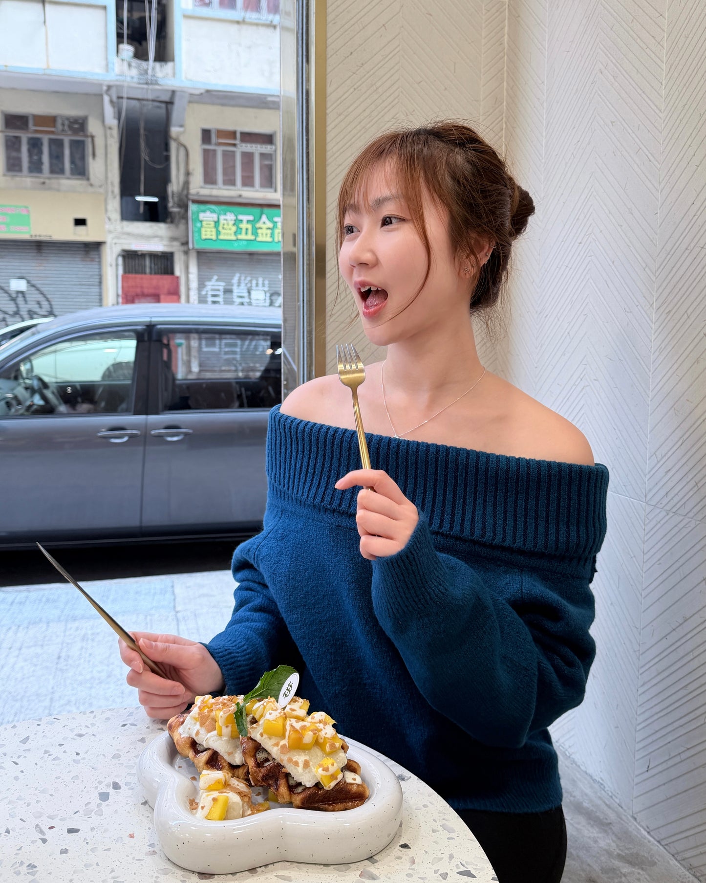 Jennie反領直坑紋一字膊