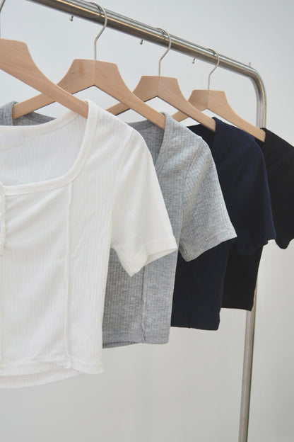 方領鈕扣小設計Crop Tee